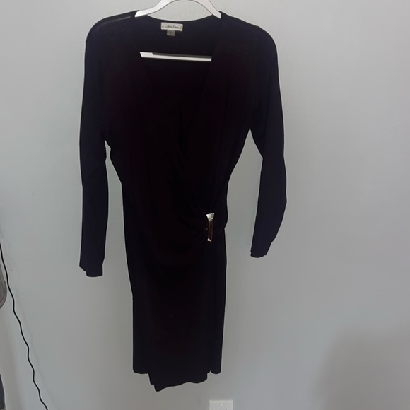 Barely worn, extremely flattering, purple v-neck Calvin Klein dress - Picture 1 of 3